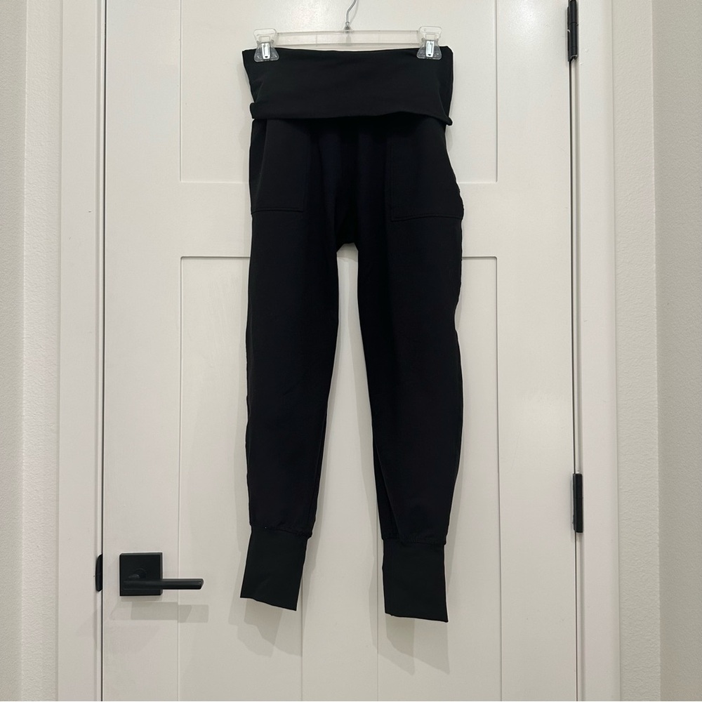 AEIRE joggers